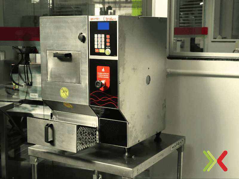 fritadeira a óleo com sistema de exaustão